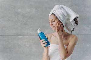 تأثیر مثبت شویندههای صورت بر سلامت پوست: چرا باید به این موضوع توجه داشت؟
